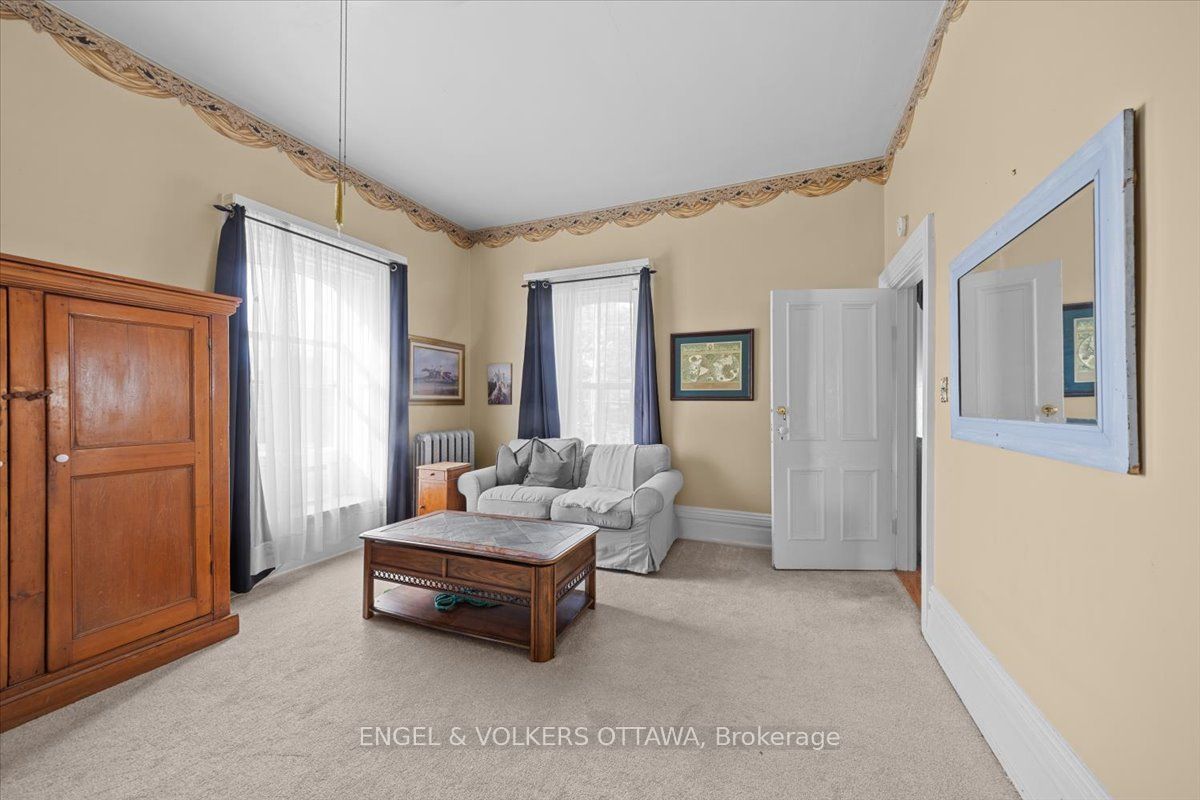 528 St Lawrence Street Property Photo 31