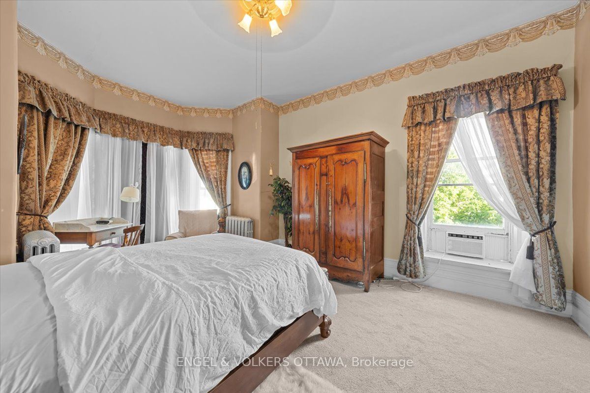 528 St Lawrence Street Property Photo 32
