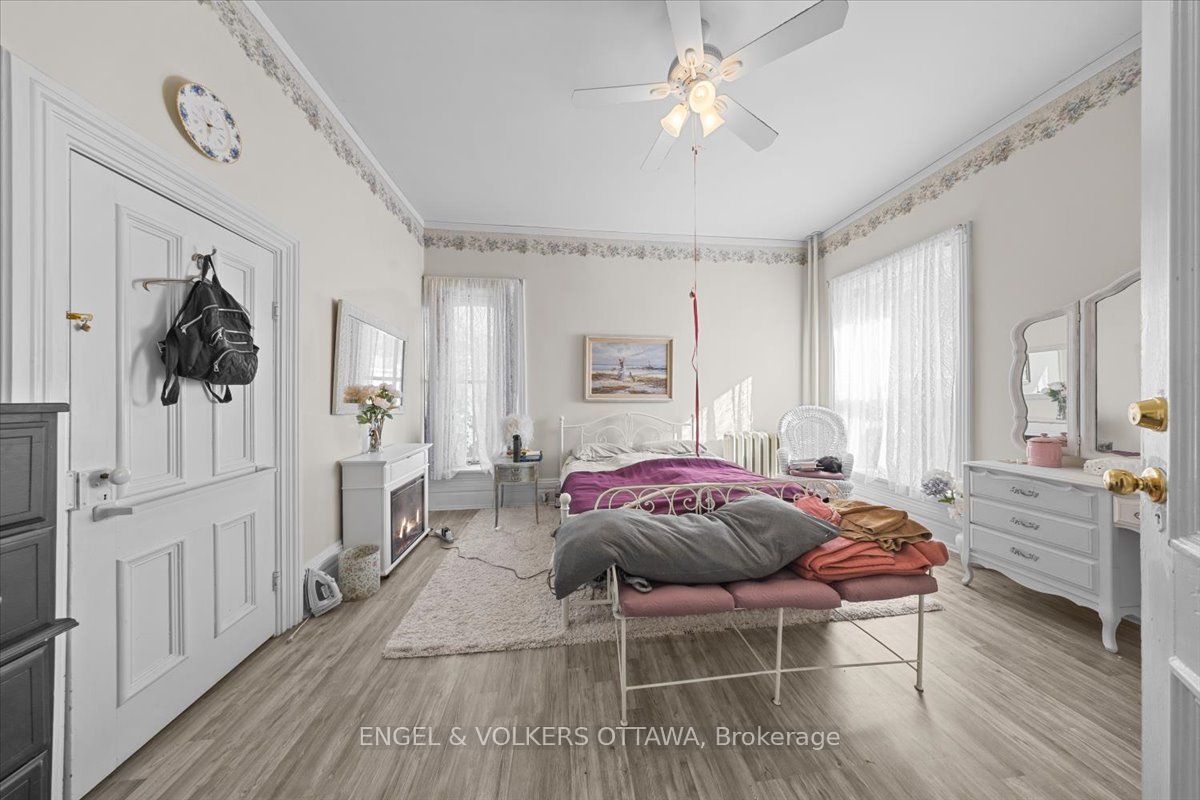 528 St Lawrence Street Property Photo 34