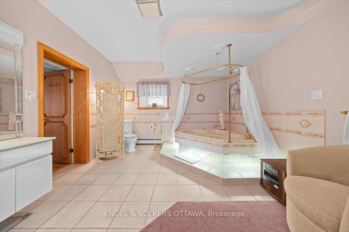 528 St Lawrence Street Property Photo 37