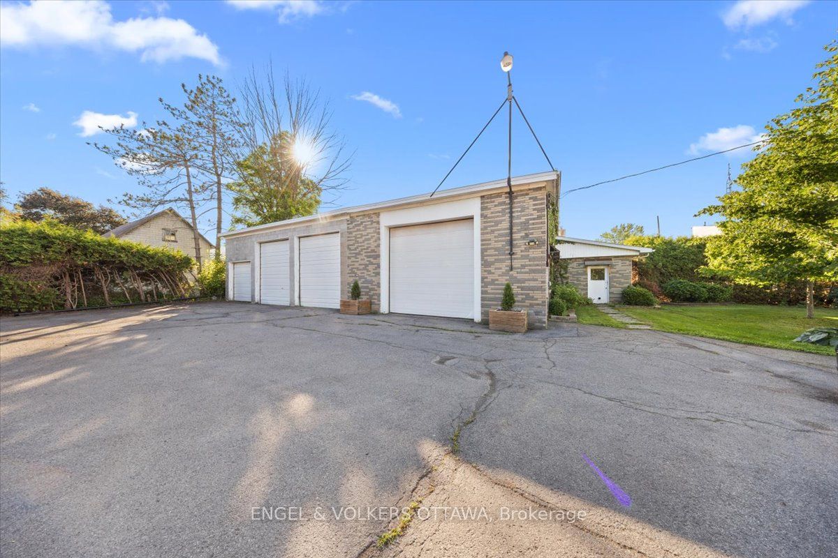 528 St Lawrence Street Property Photo 43