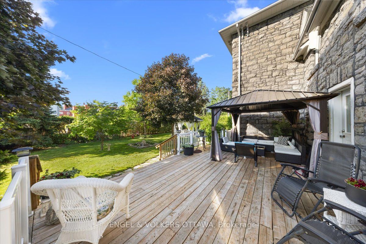 528 St Lawrence Street Property Photo 46