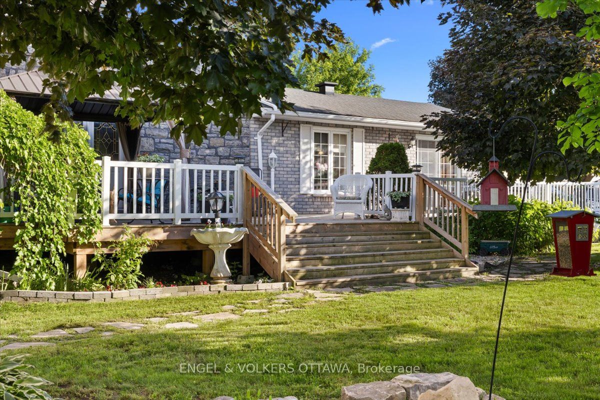 528 St Lawrence Street Property Photo 47