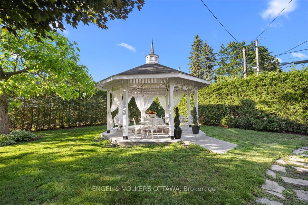 528 St Lawrence Street Property Photo 48