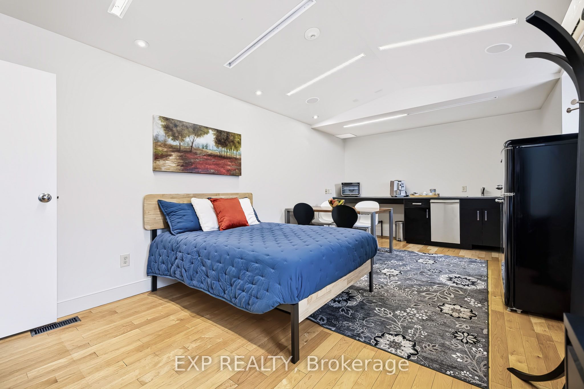 122 Guigues Avenue W Unit 1 Level 1 Property Photo 16