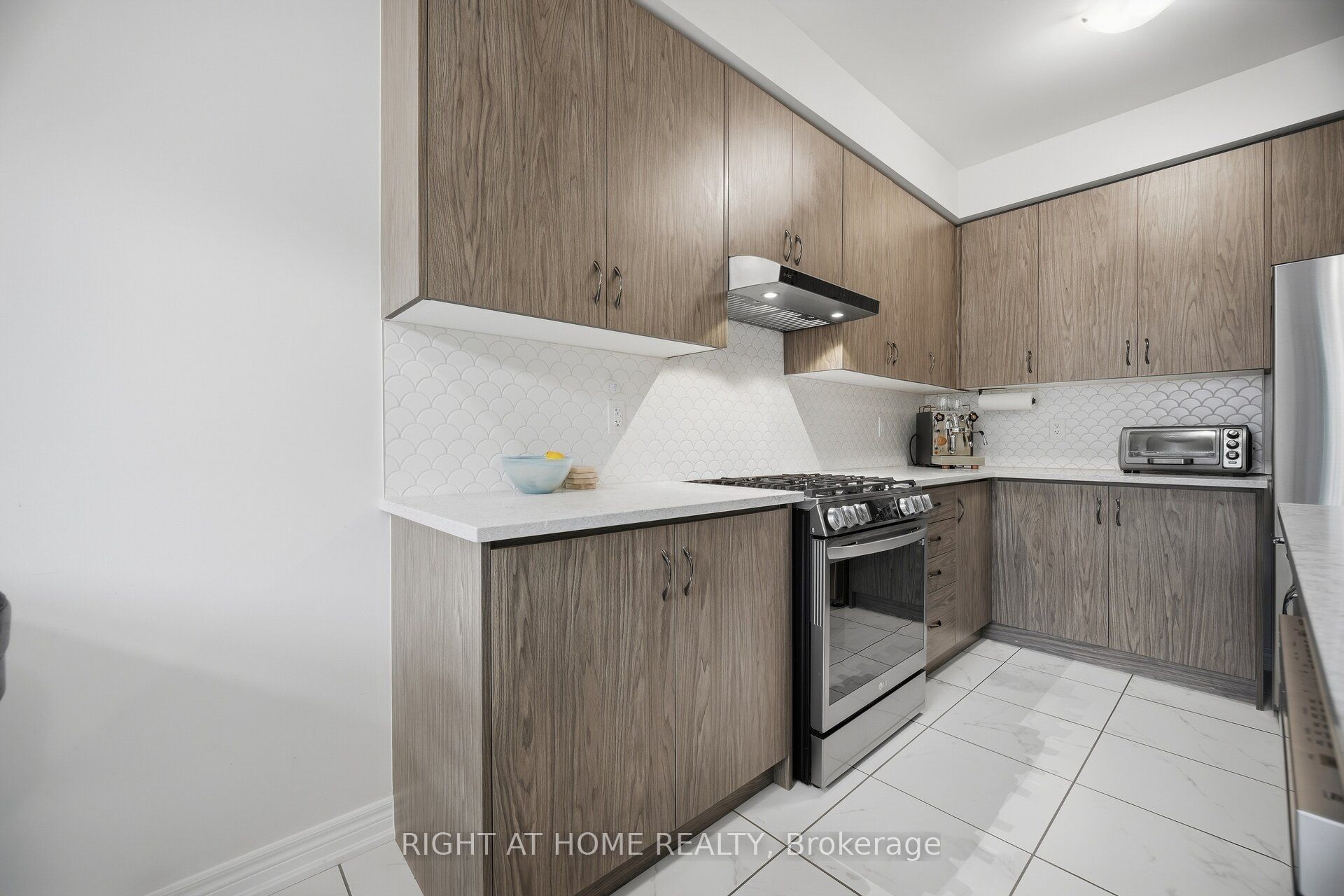 166 Deerpath Drive 79 Property Photo 11