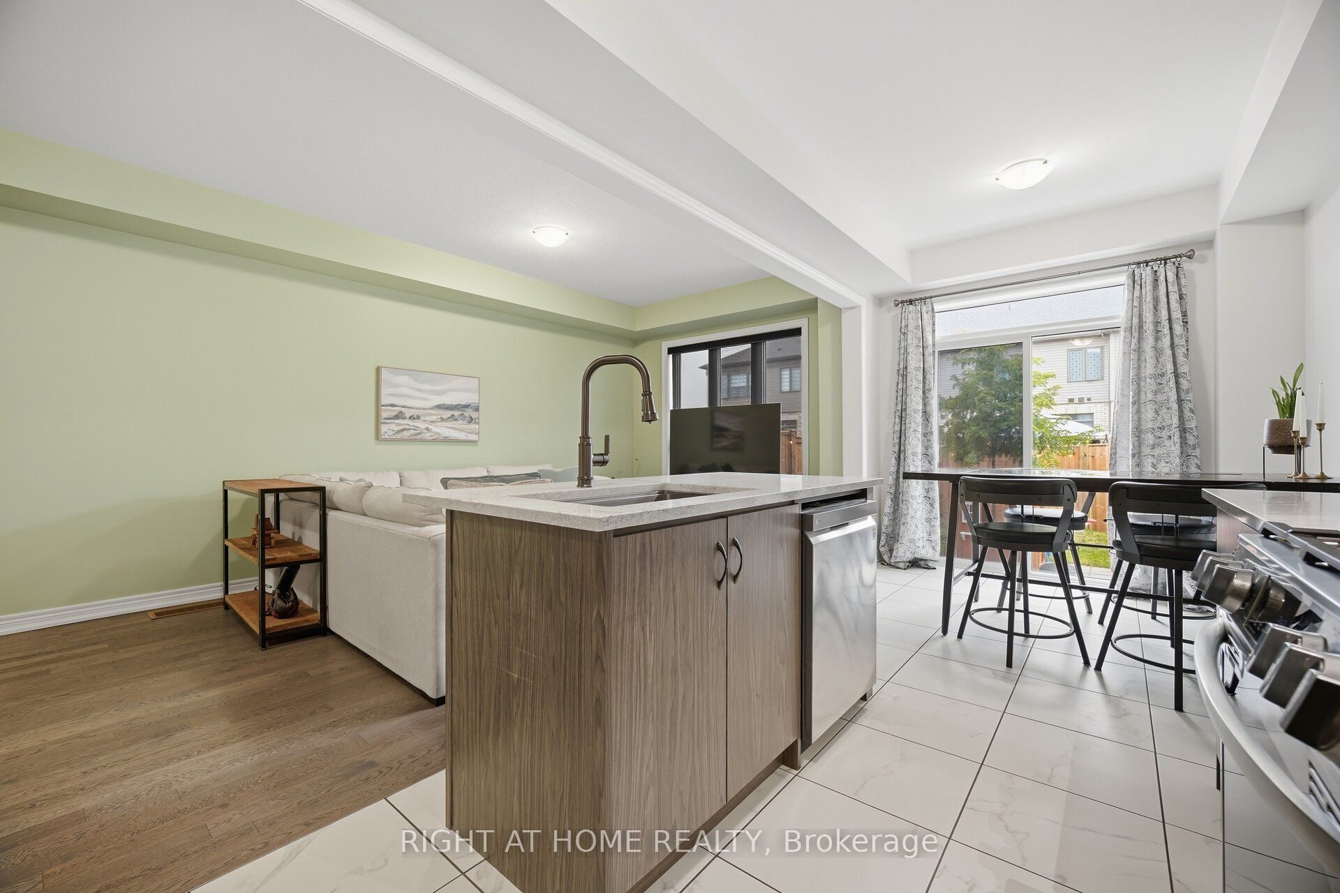166 Deerpath Drive 79 Property Photo 13