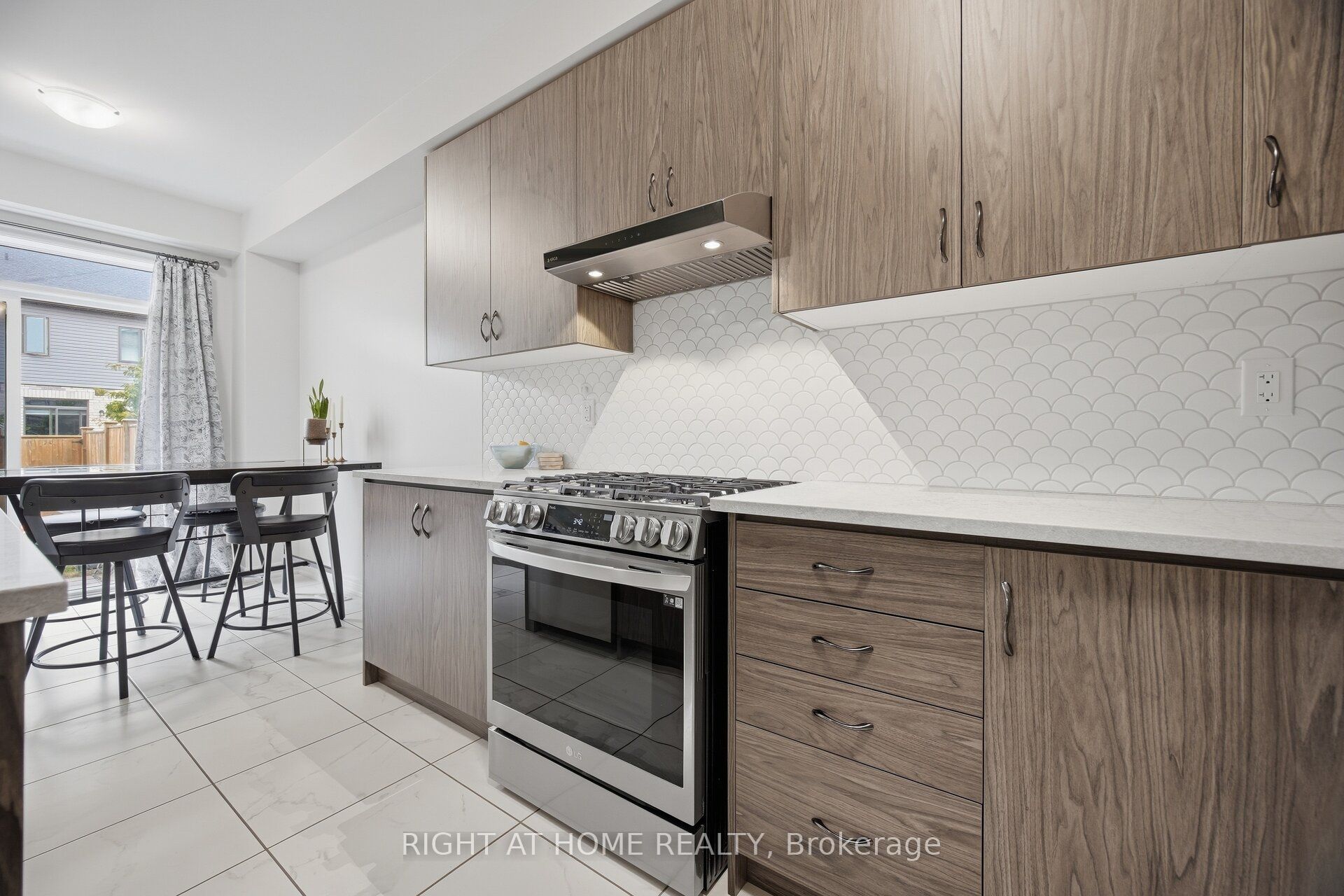 166 Deerpath Drive 79 Property Photo 14