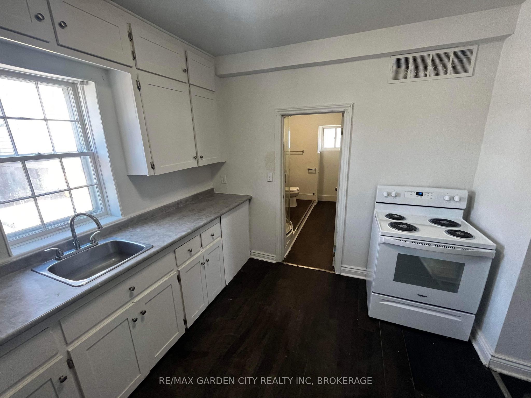 29 Rykert Street 1 Property Photo 5
