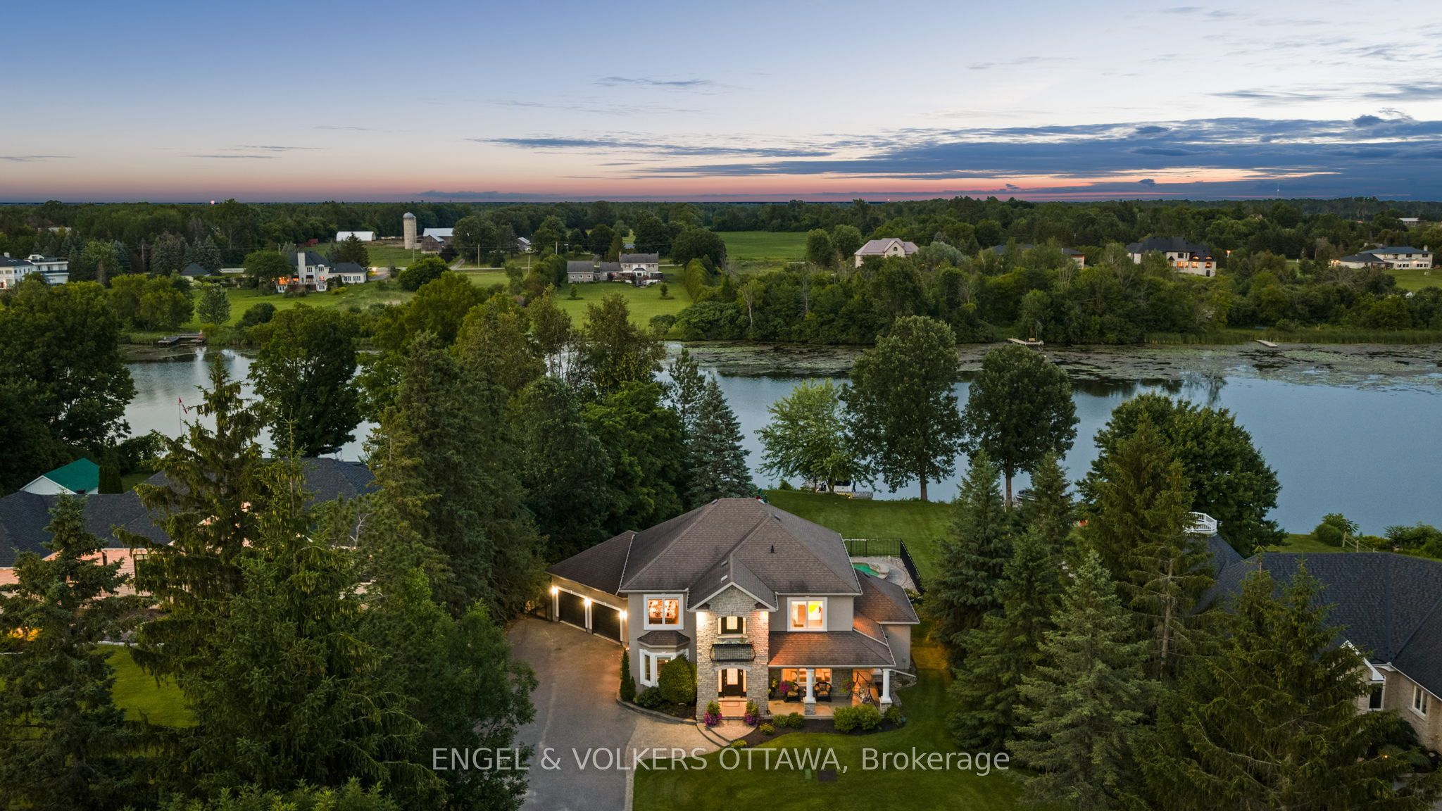 5833a Rideau Valley Drive N Property Photo 1