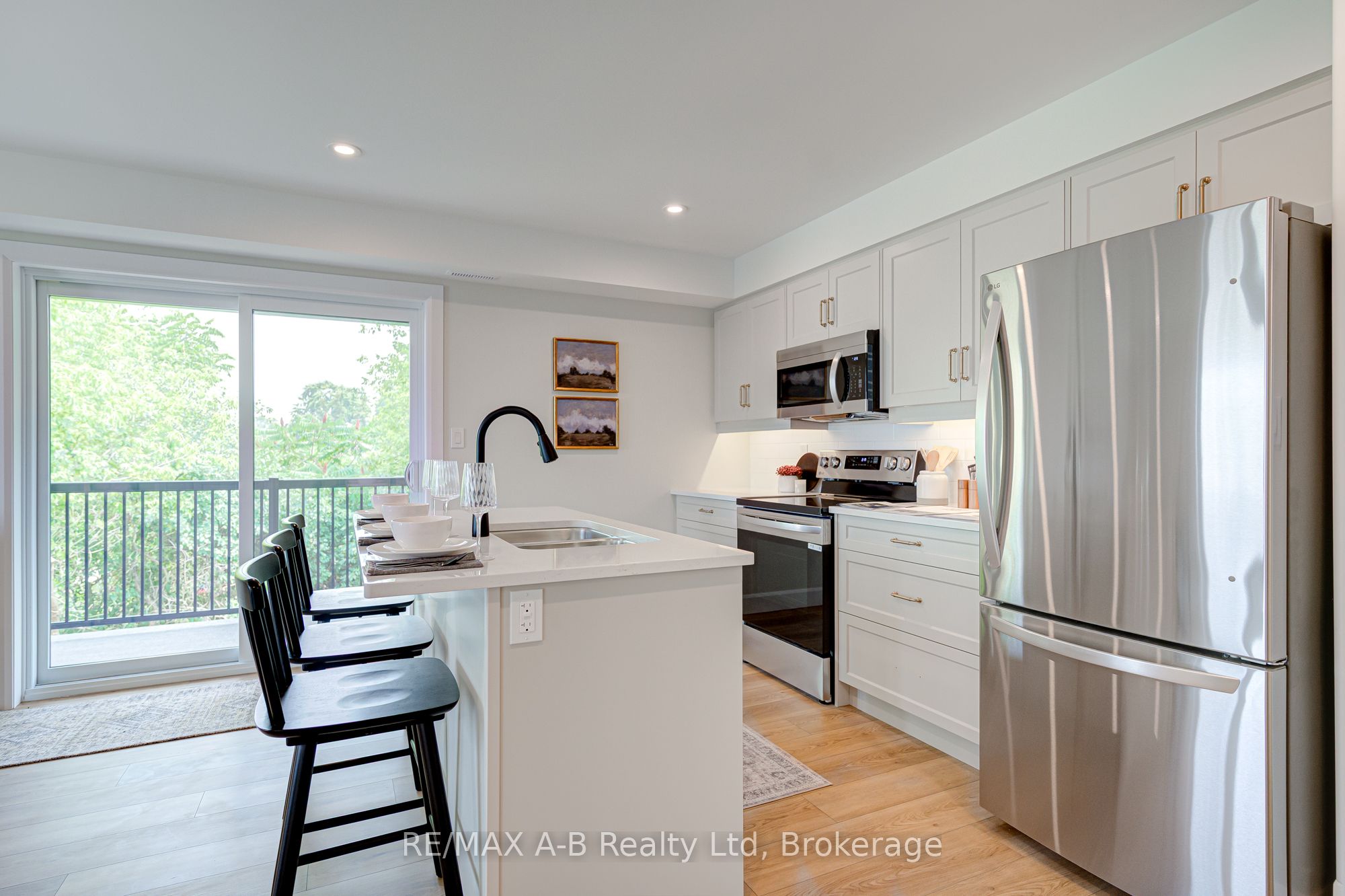 428 Queen Street W 33 Property Photo 4