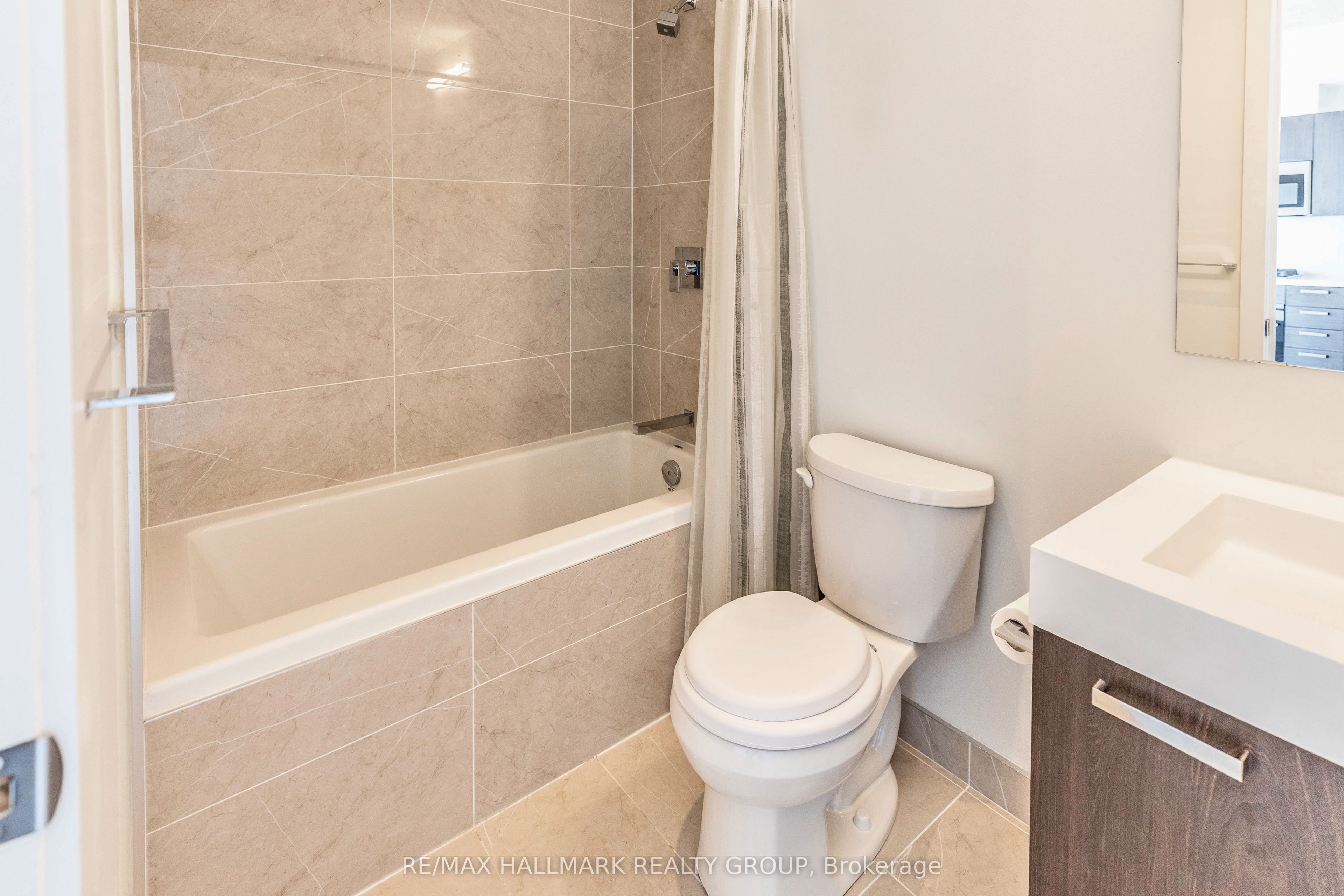 203 Catherine Street 902 Property Photo 15