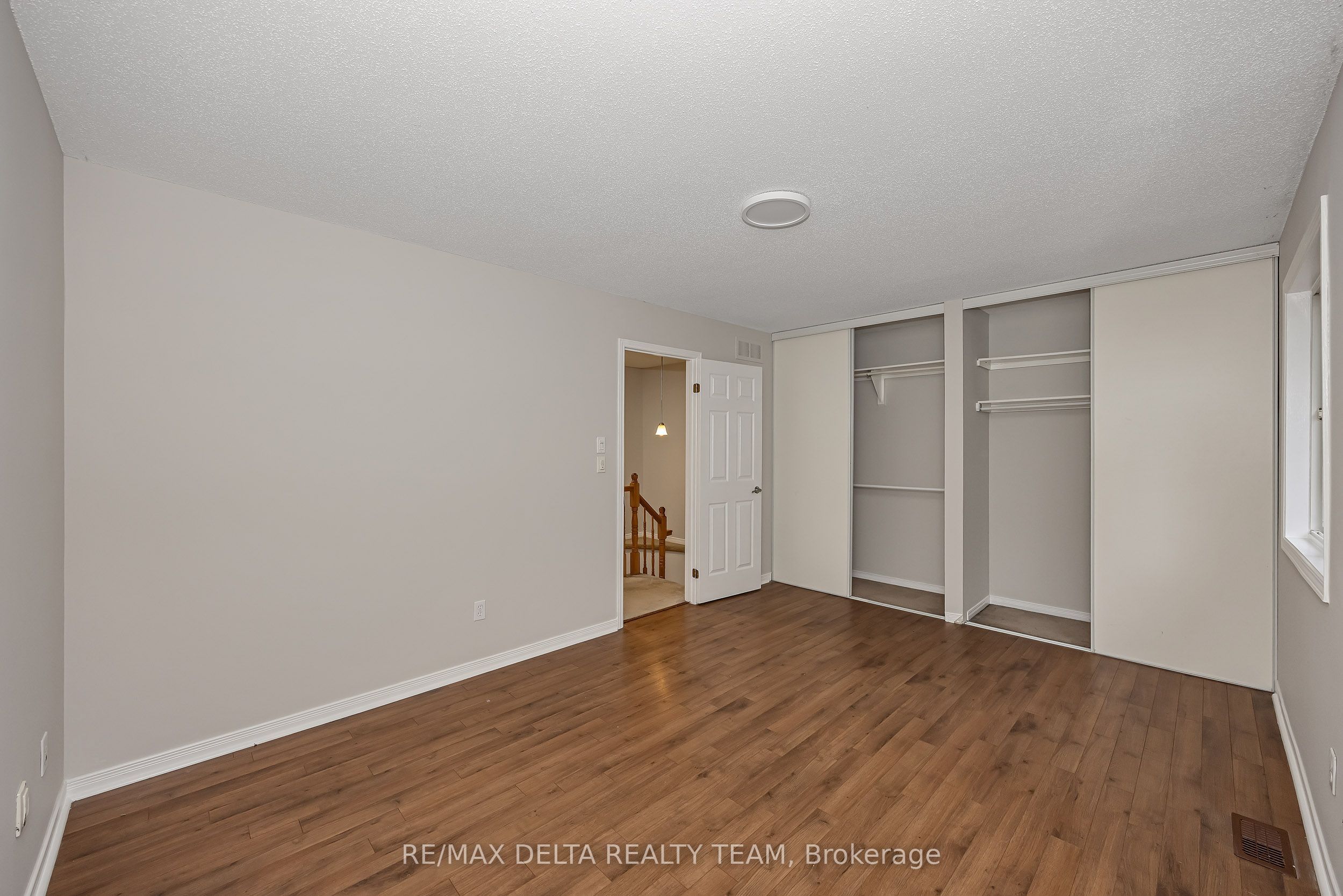 858 Como Crescent Property Photo 18