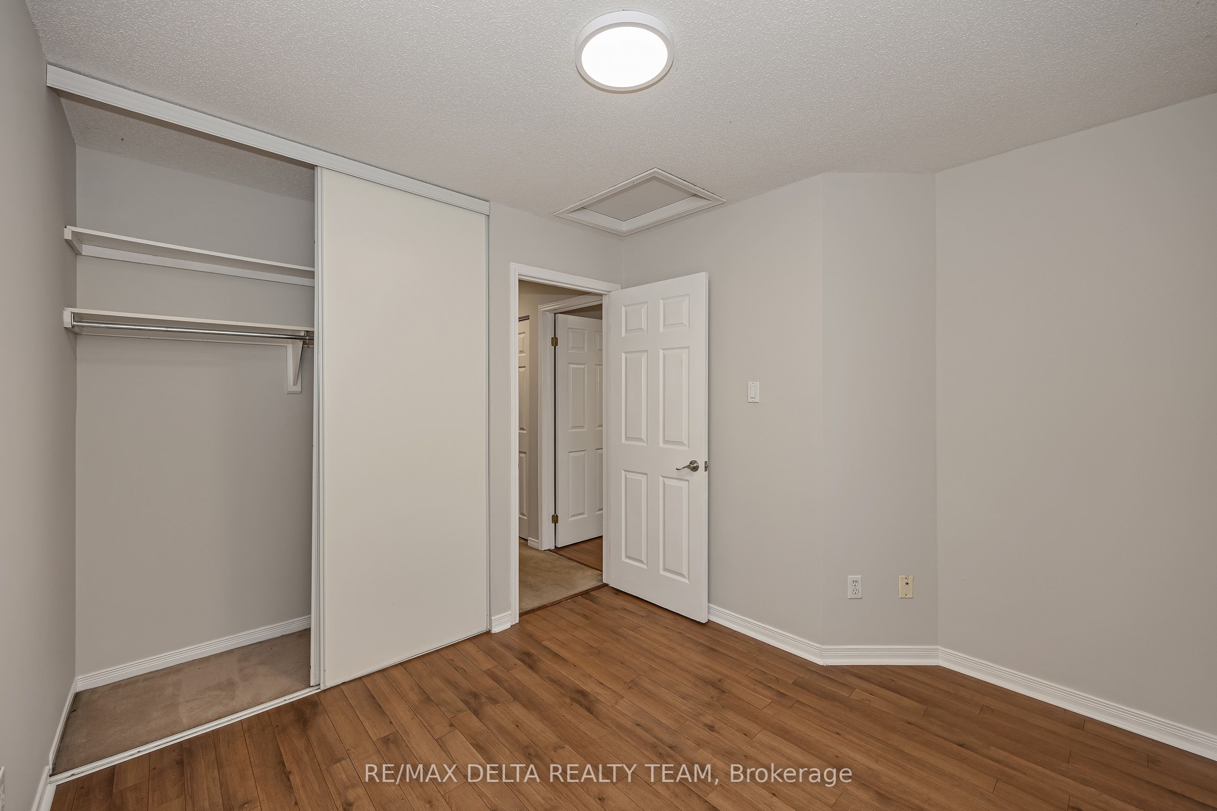858 Como Crescent Property Photo 20