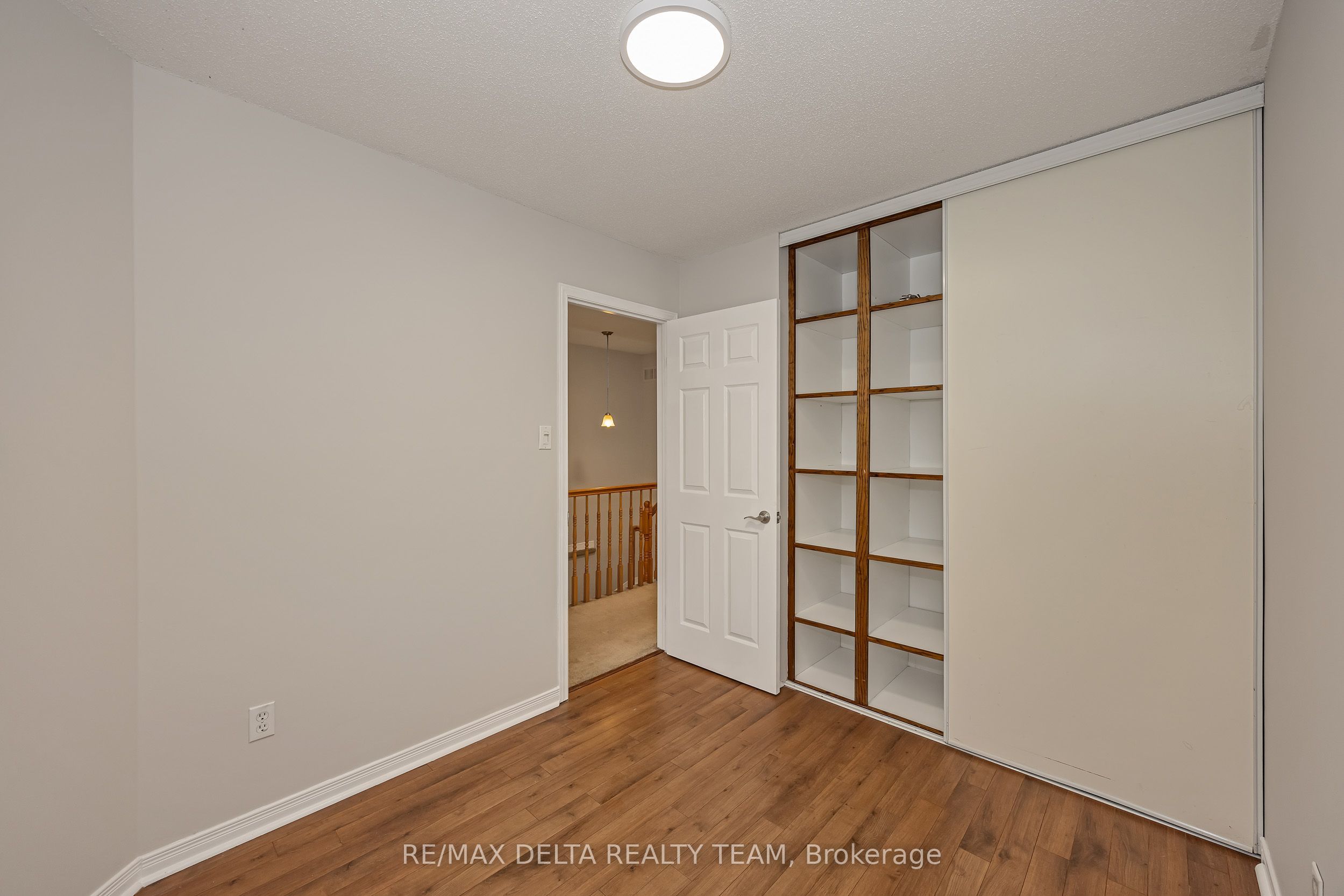 858 Como Crescent Property Photo 22