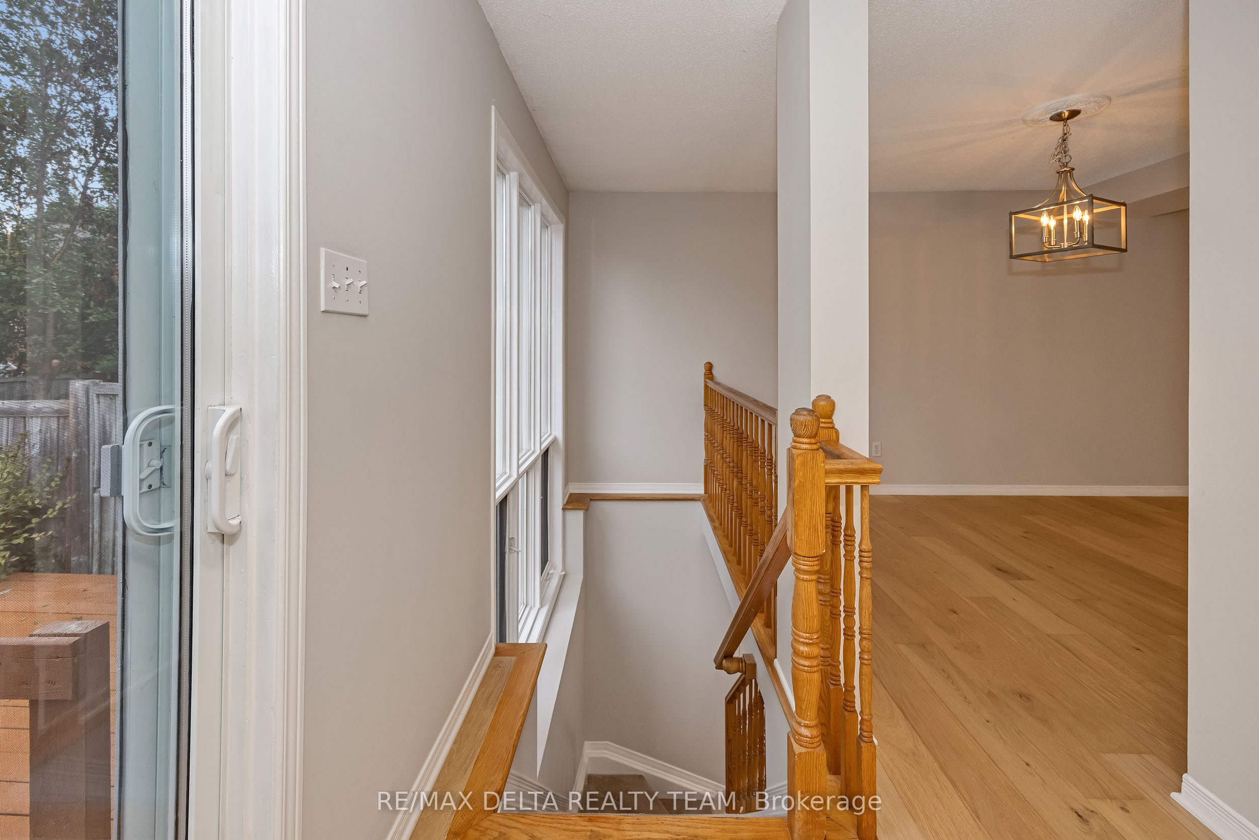 858 Como Crescent Property Photo 24