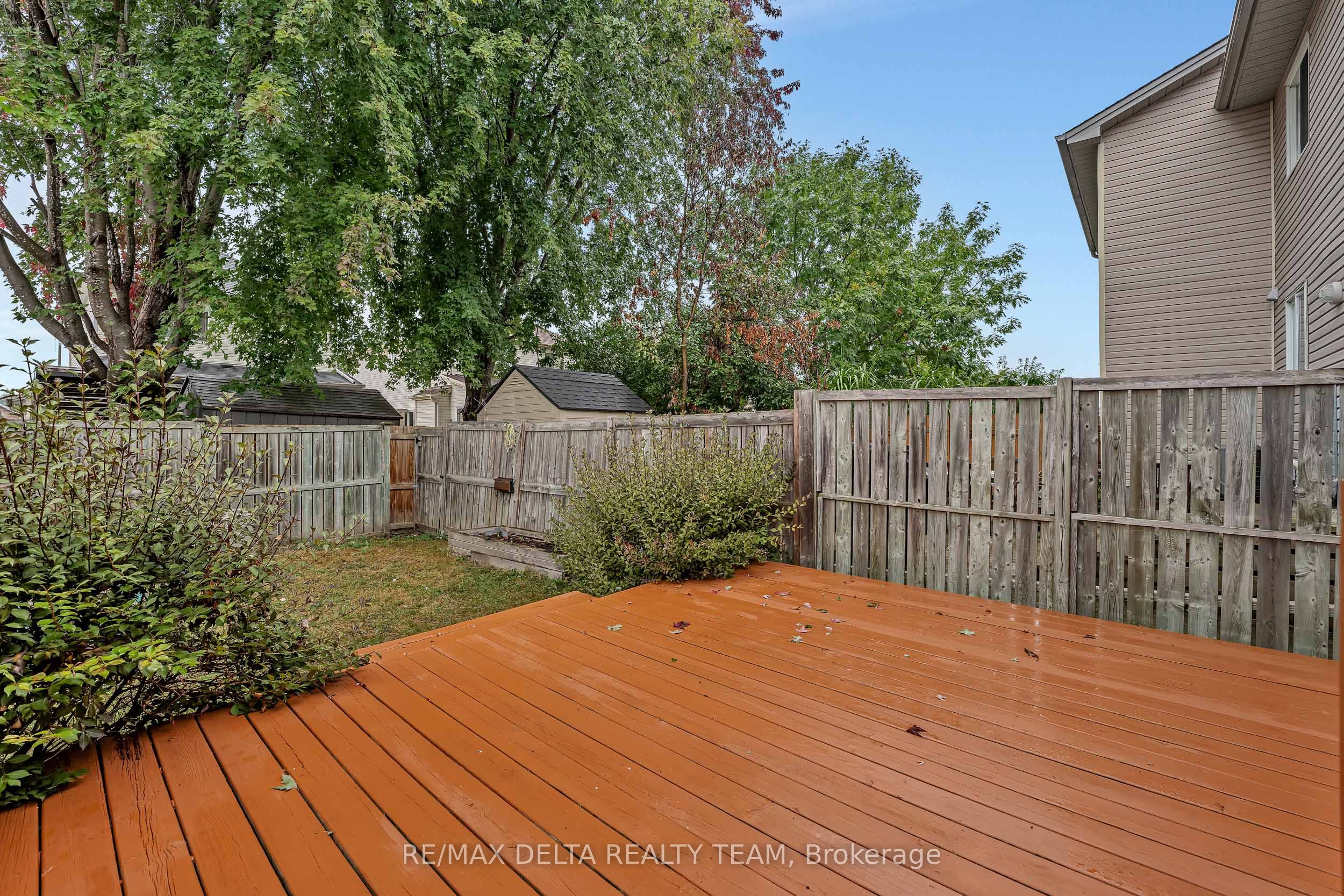 858 Como Crescent Property Photo 28
