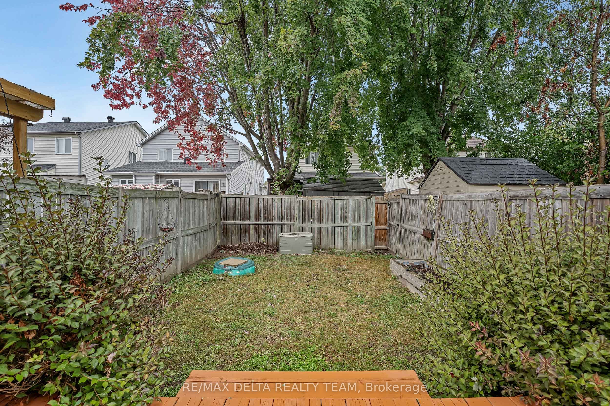 858 Como Crescent Property Photo 31