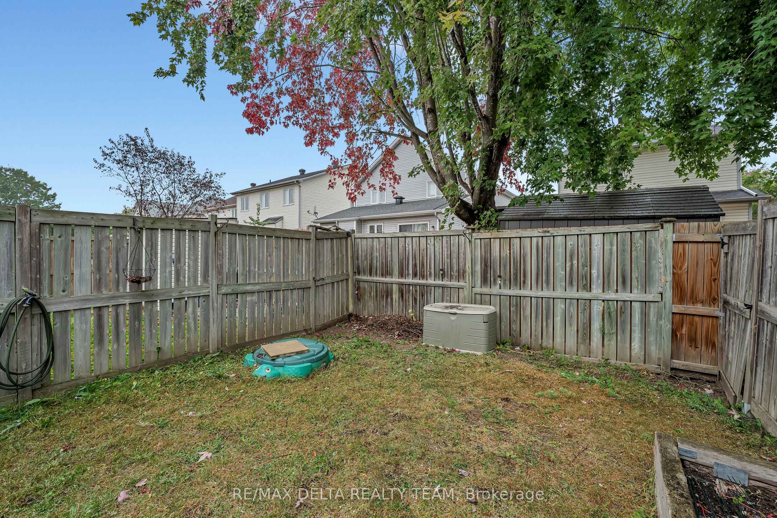858 Como Crescent Property Photo 33