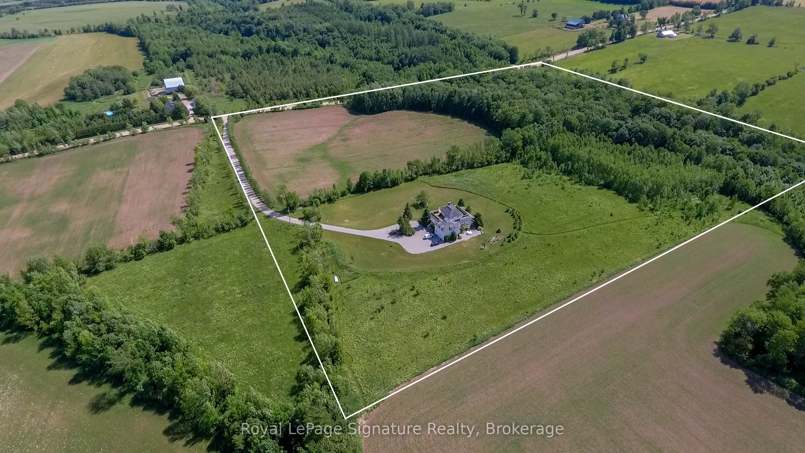 807035 25th Side Road Property Photo 1