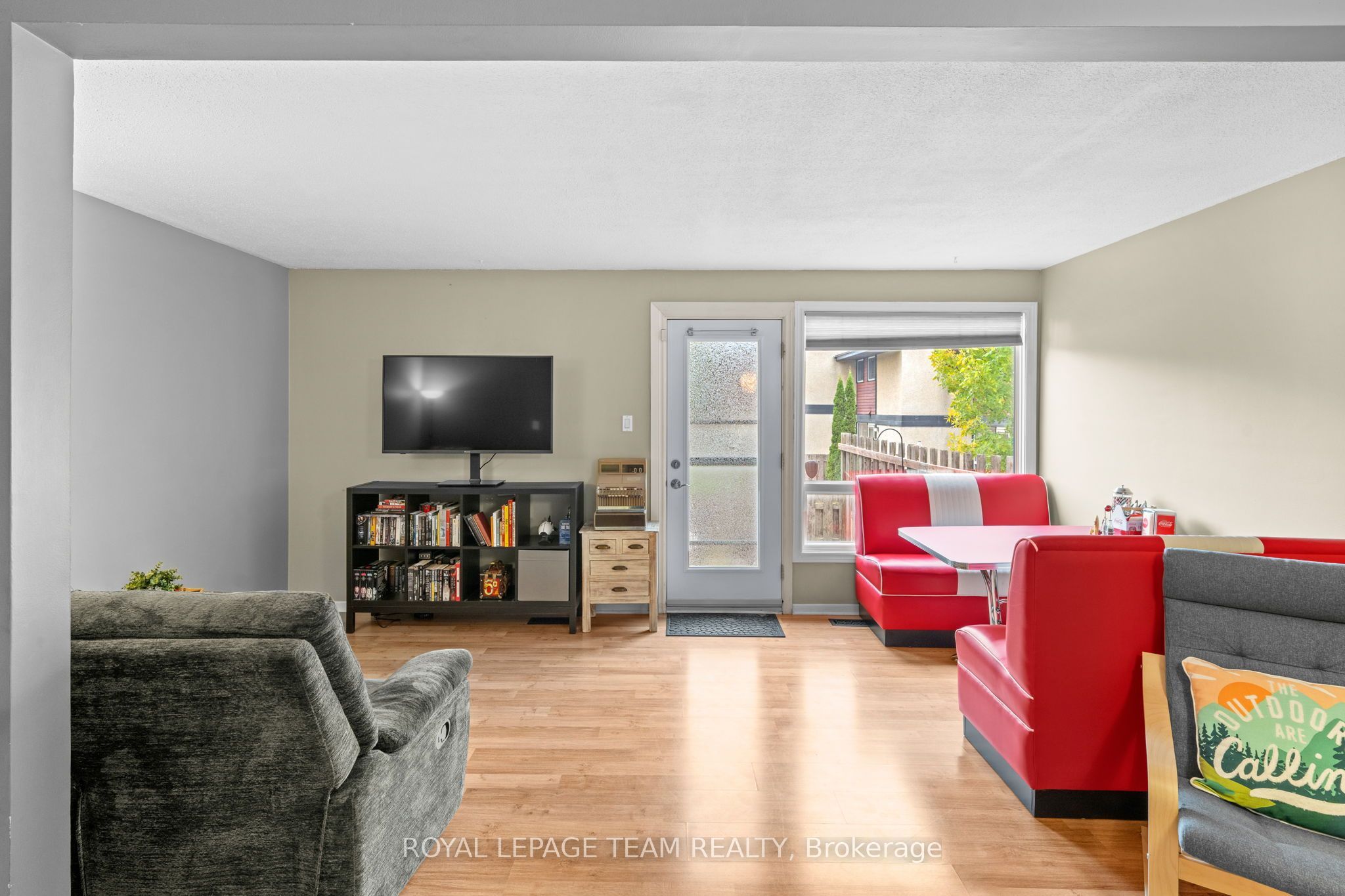 128 Mcclintock Way Property Photo 8