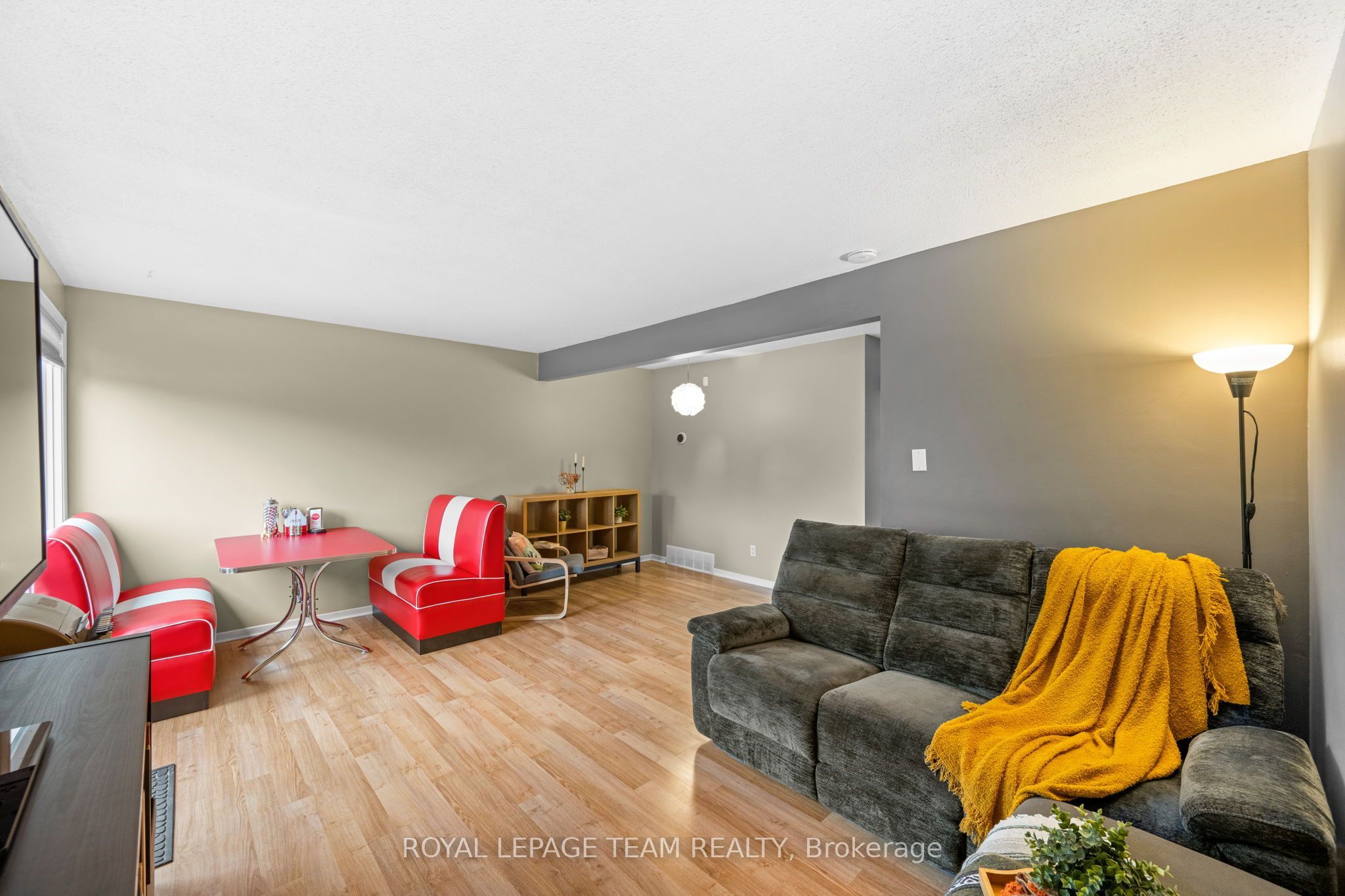 128 Mcclintock Way Property Photo 16