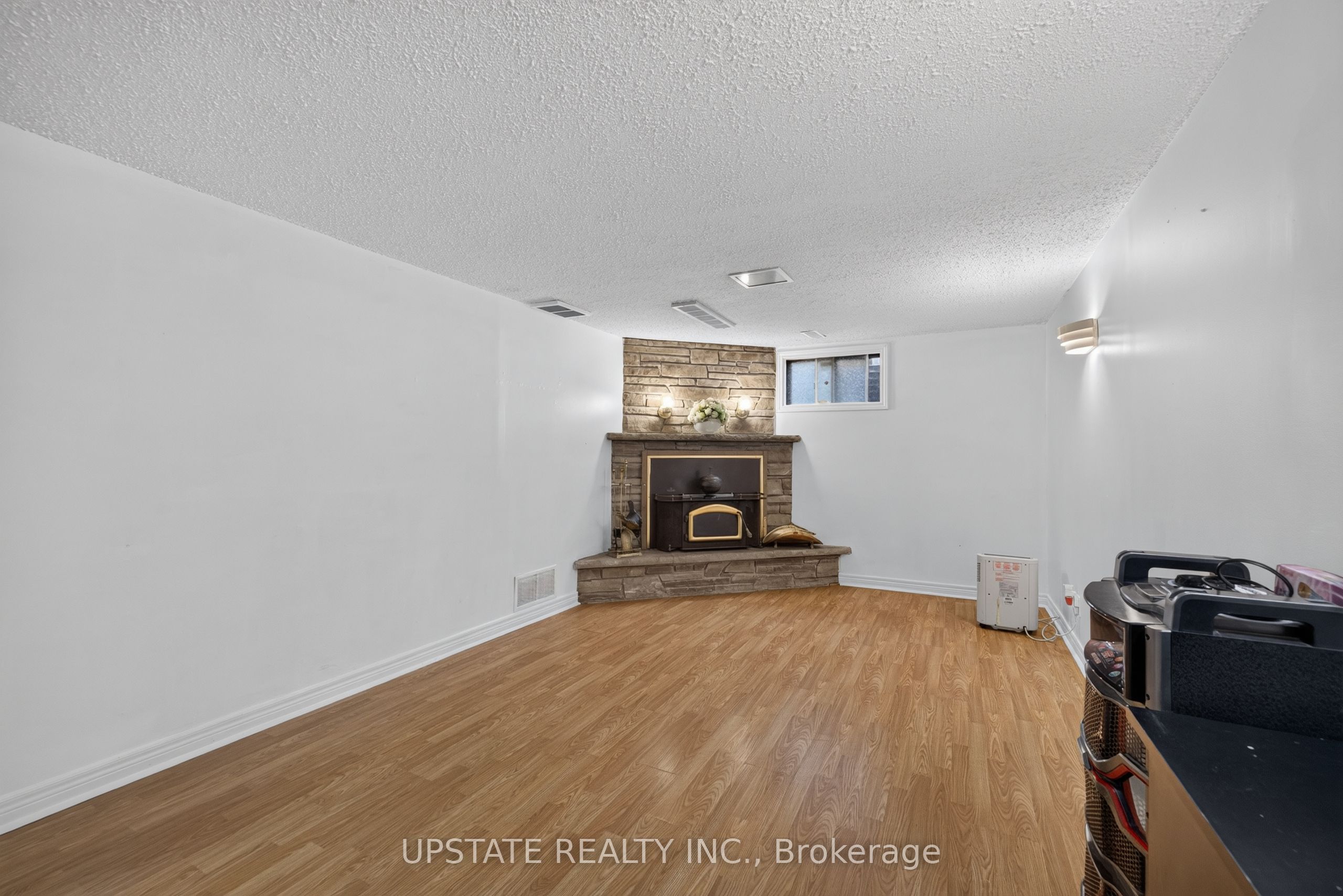 221 Cedarwoods Crescent Property Photo 28
