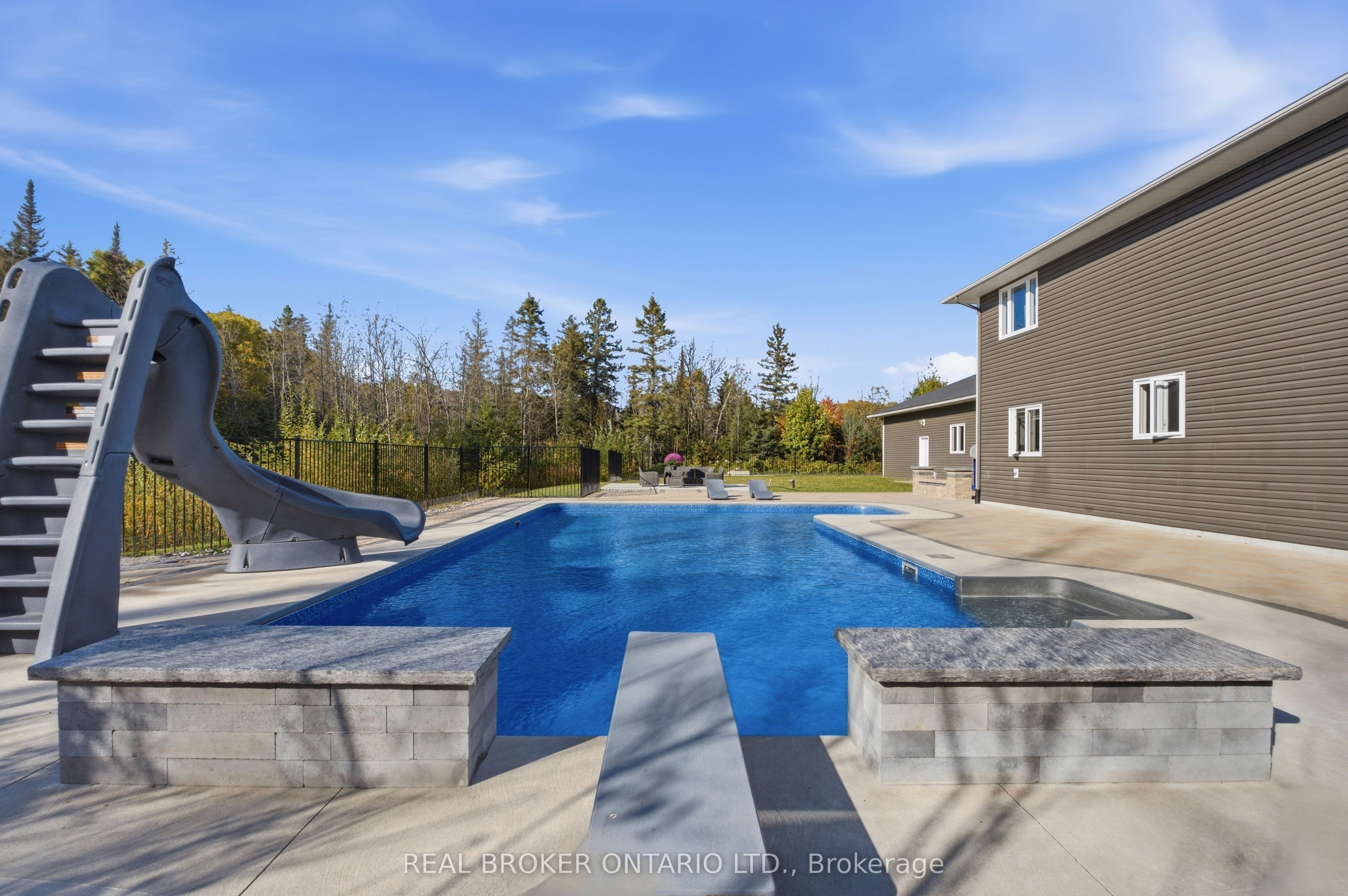 5381 Desmarais Road Property Photo 2