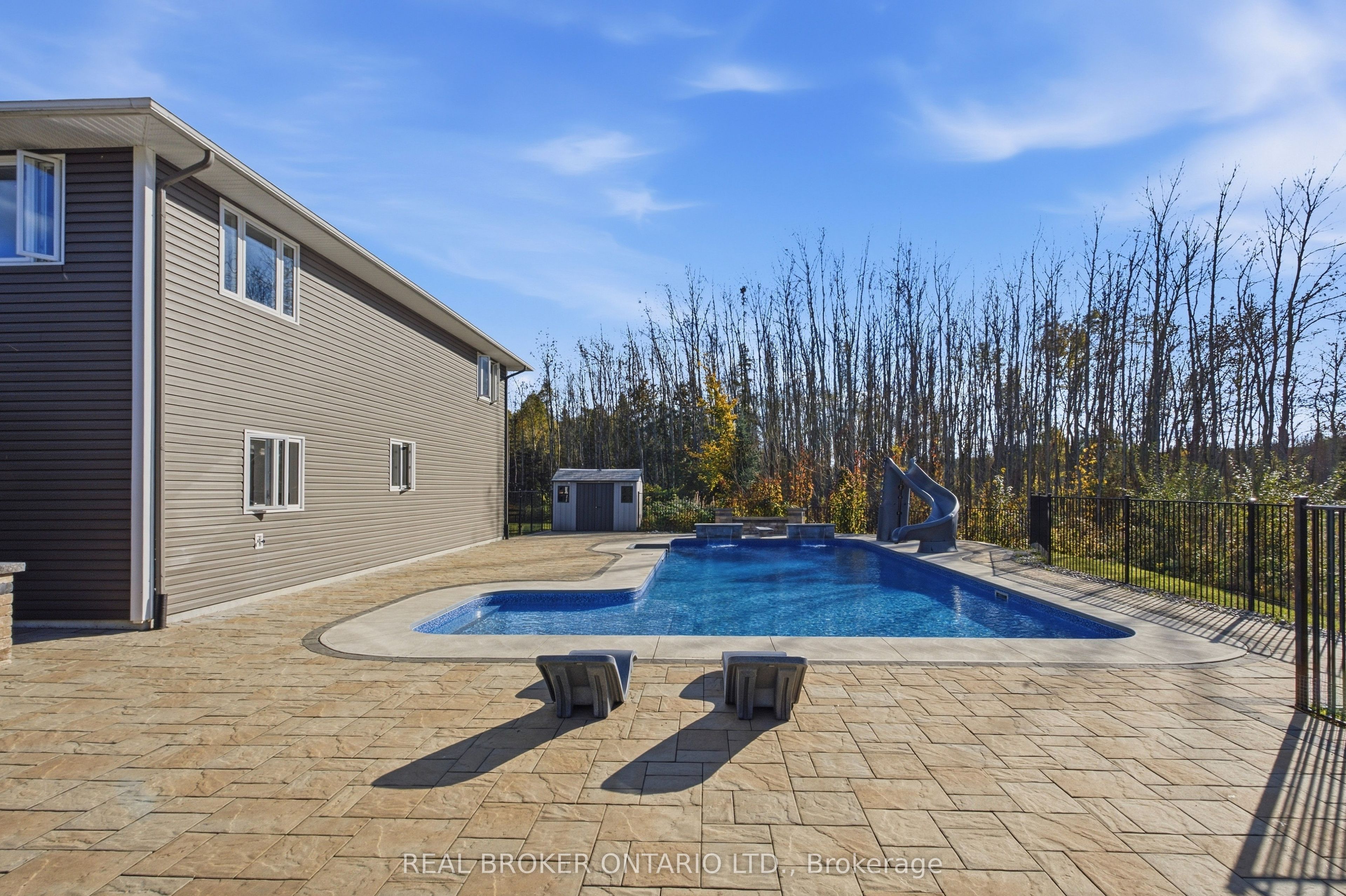 5381 Desmarais Road Property Photo 3