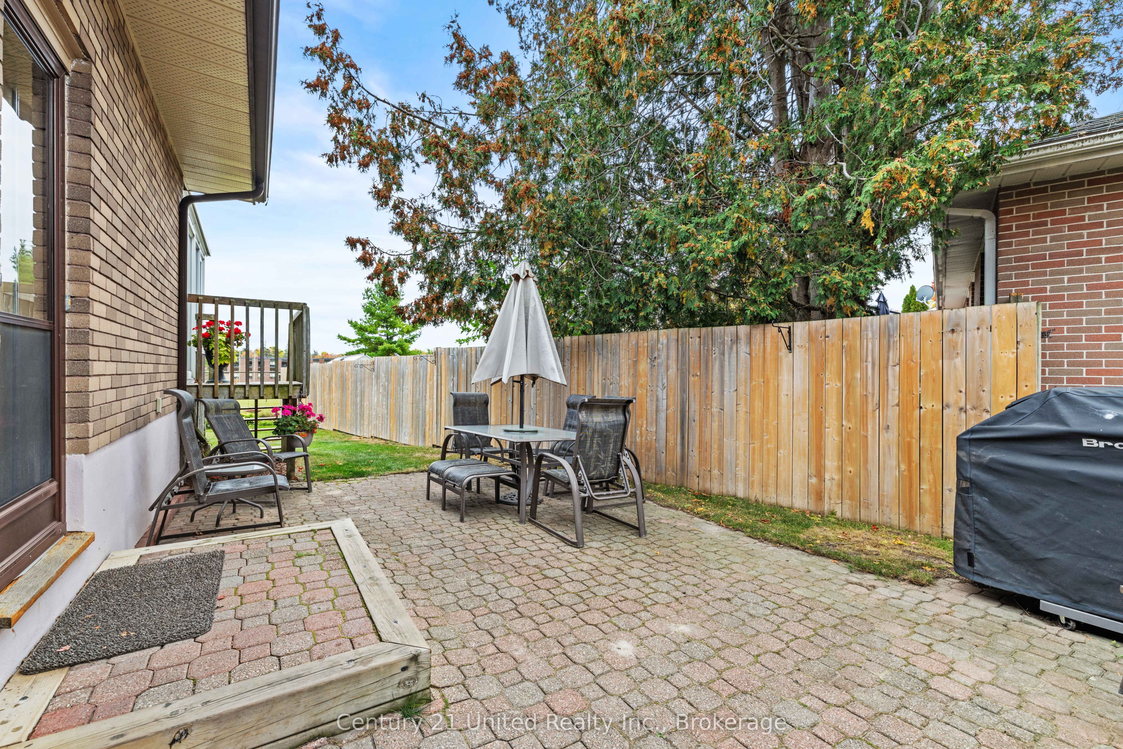1175 Edmison Drive Property Photo 4