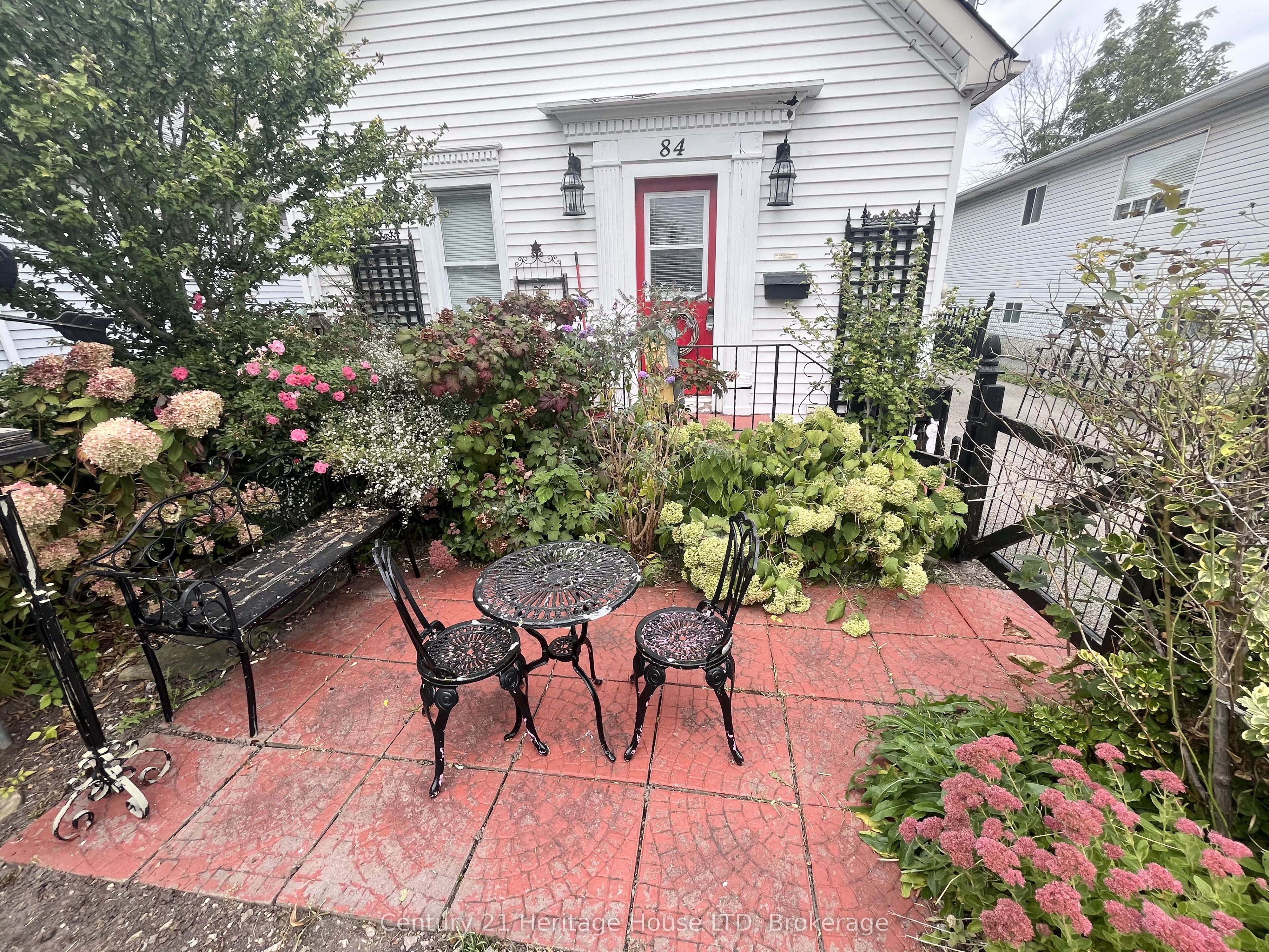 84 Rykert Street Property Photo 3