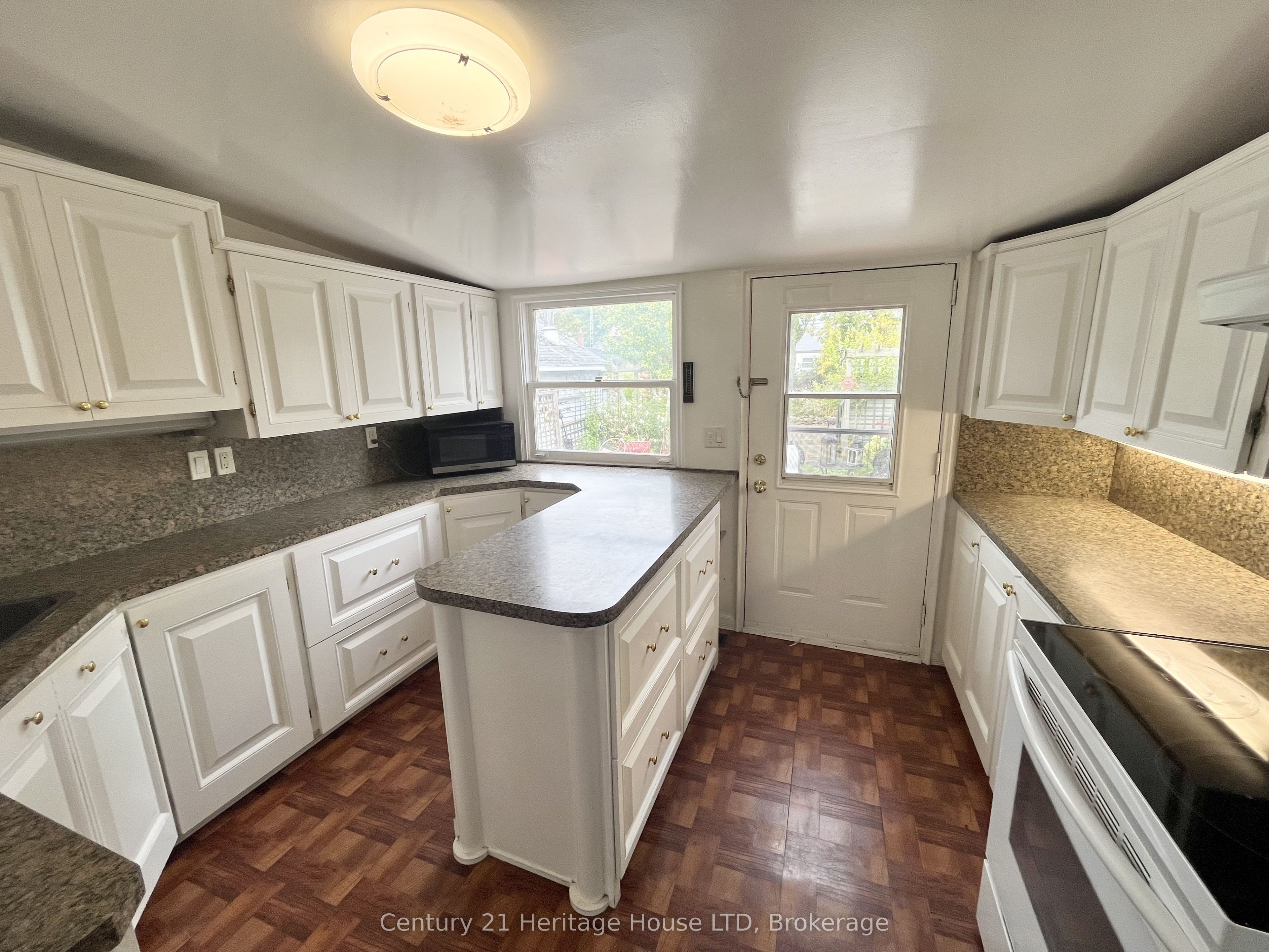 84 Rykert Street Property Photo 10