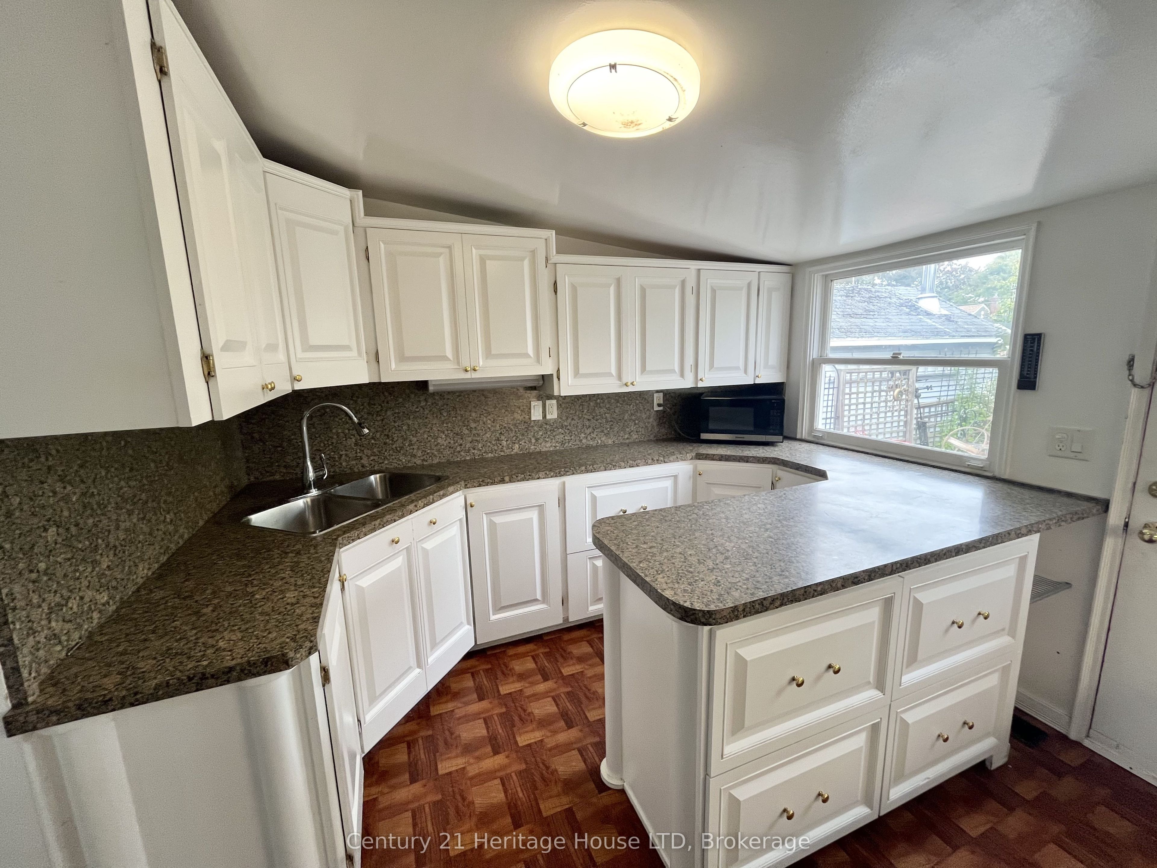 84 Rykert Street Property Photo 11