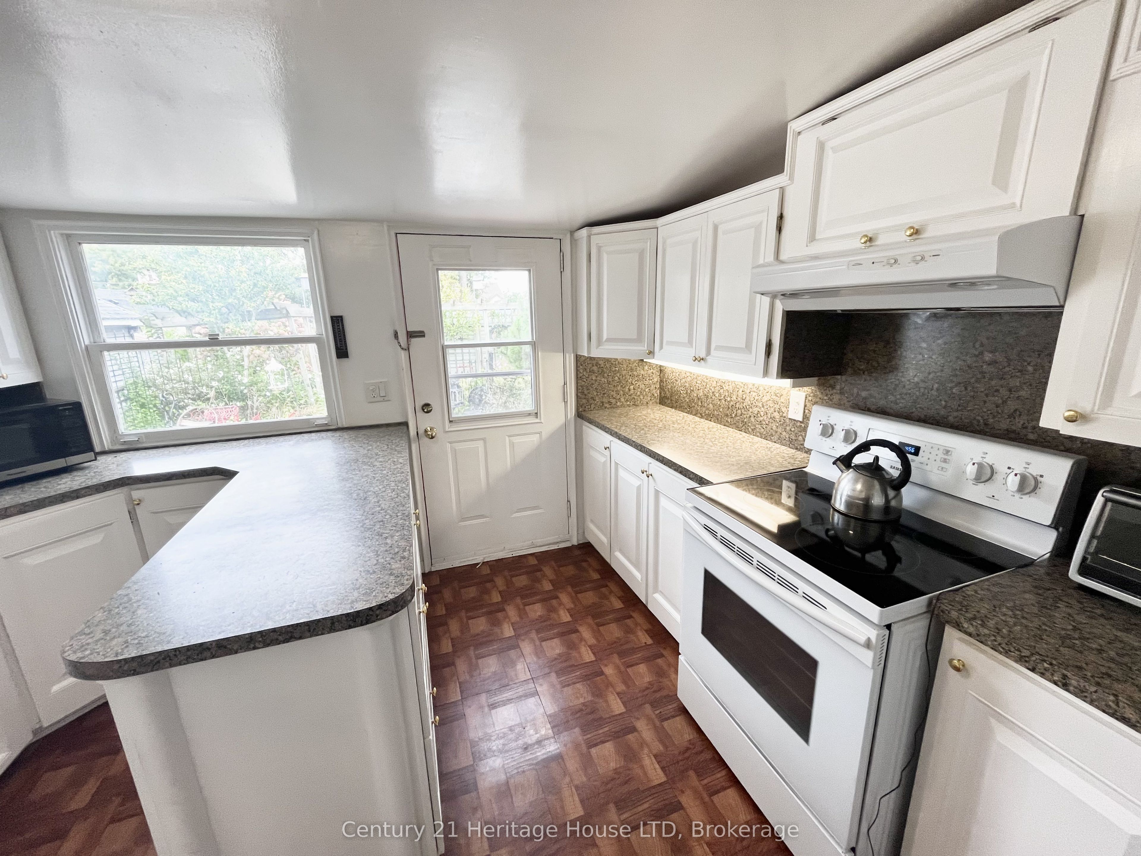 84 Rykert Street Property Photo 12