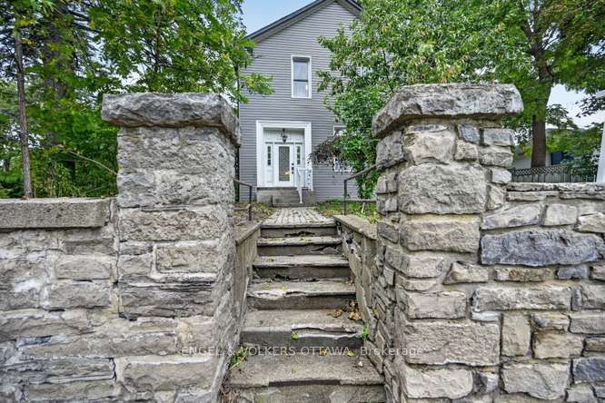 716 King Street W Property Photo 2
