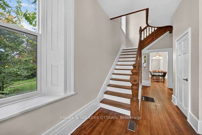 716 King Street W Property Photo 7