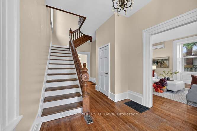 716 King Street W Property Photo 8