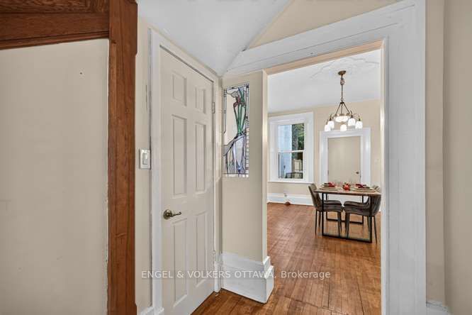 716 King Street W Property Photo 14
