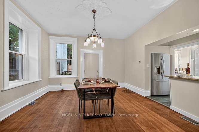 716 King Street W Property Photo 15