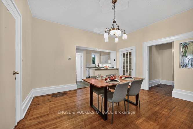 716 King Street W Property Photo 17