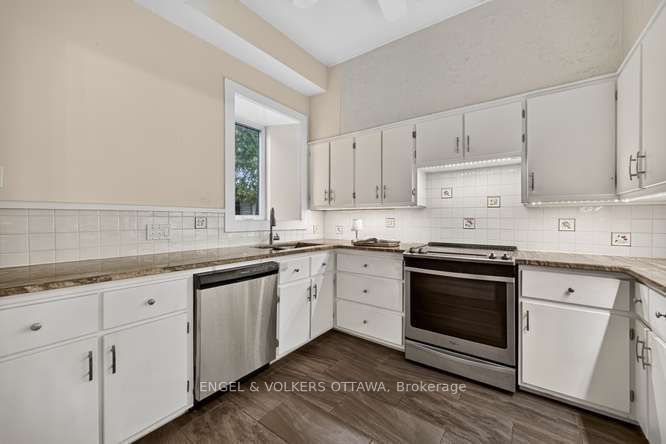 716 King Street W Property Photo 20