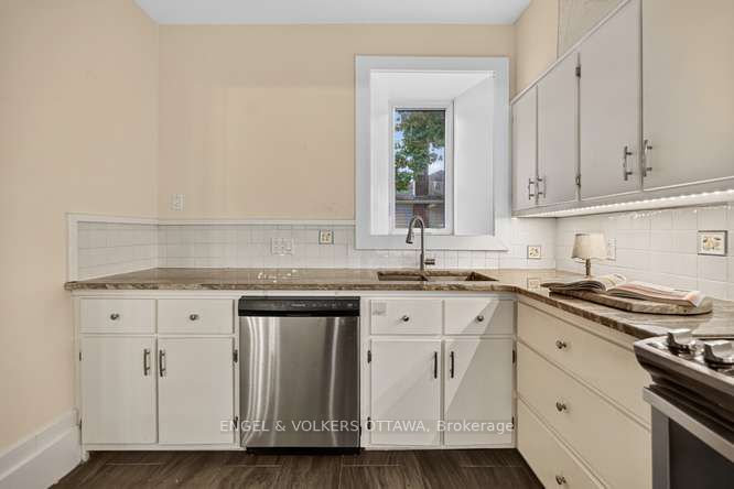 716 King Street W Property Photo 22