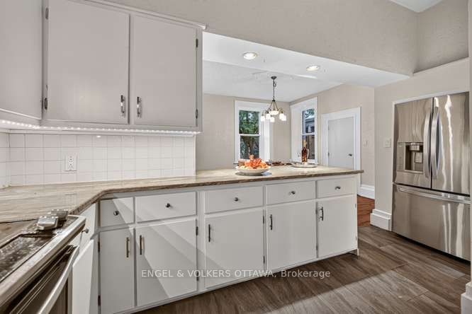 716 King Street W Property Photo 23