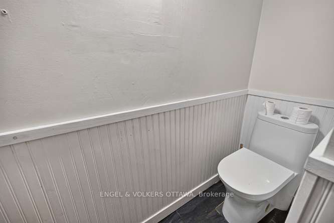 716 King Street W Property Photo 26