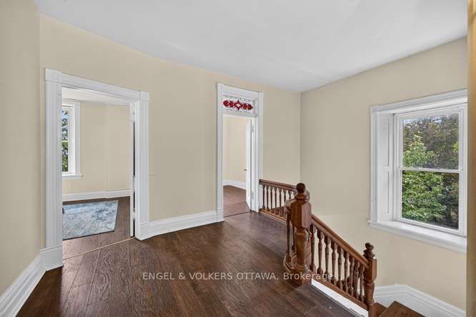 716 King Street W Property Photo 29