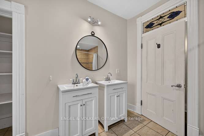 716 King Street W Property Photo 38