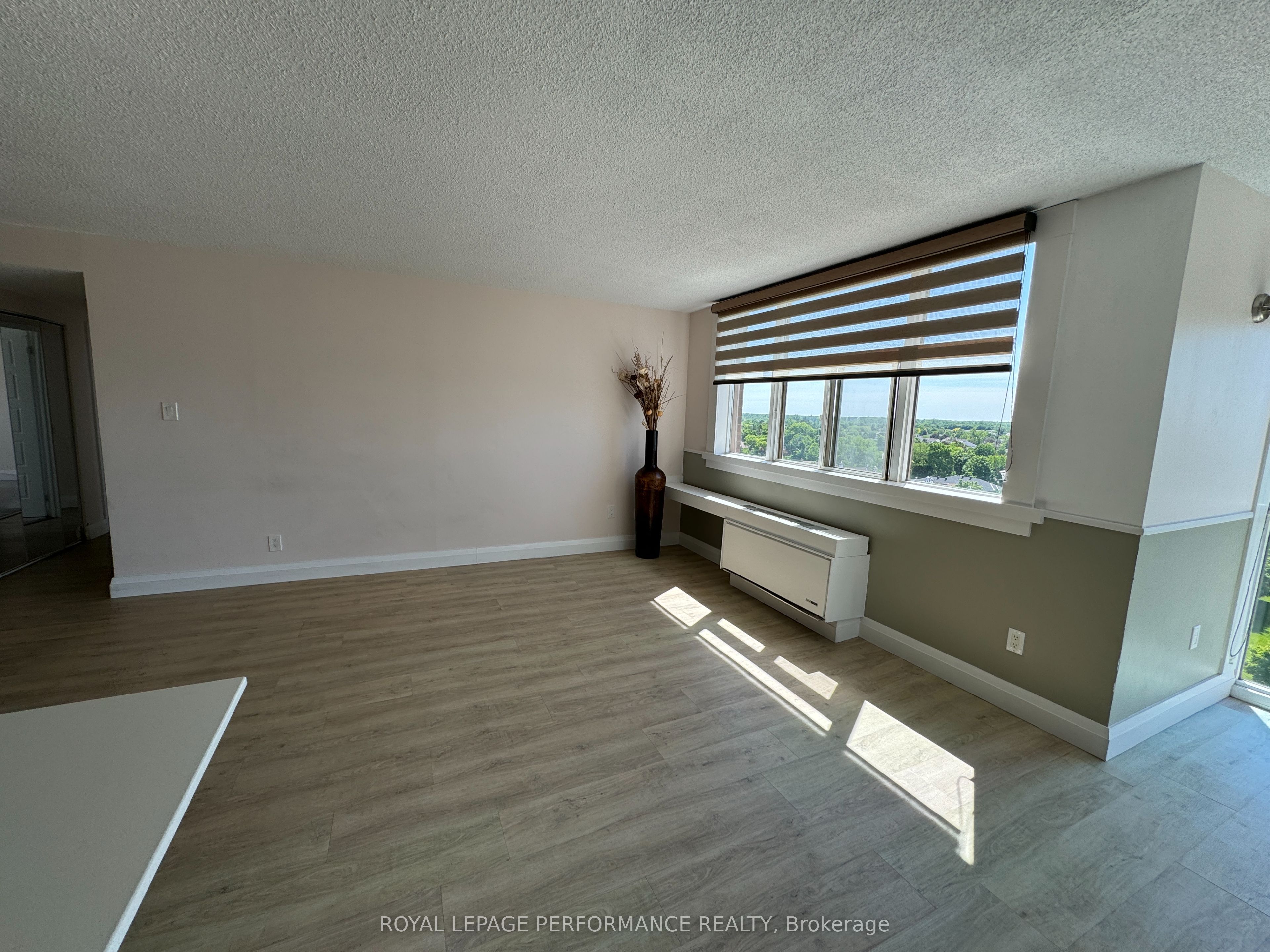 2760 Carousel Crescent 1209 Property Photo 9