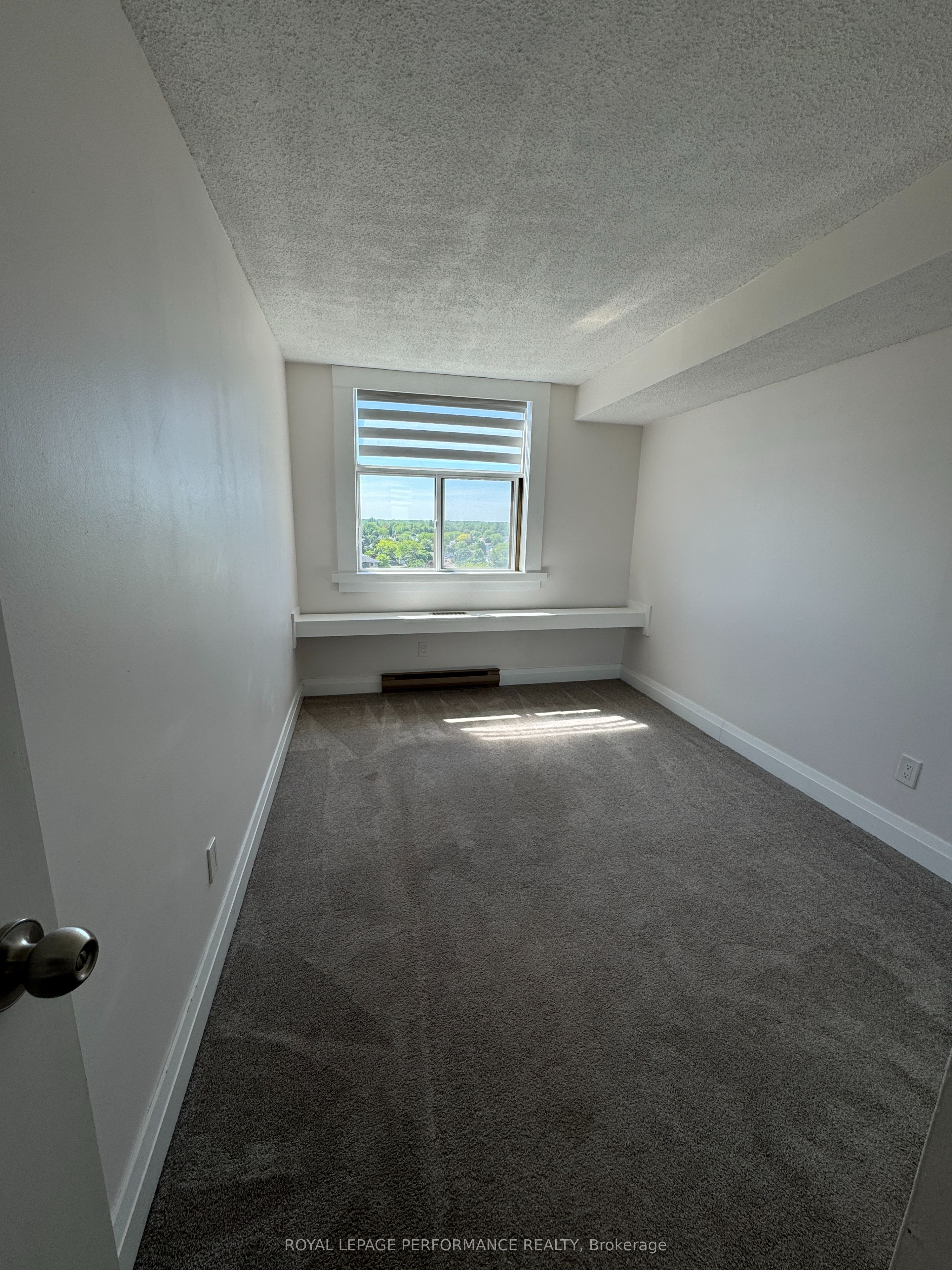2760 Carousel Crescent 1209 Property Photo 12