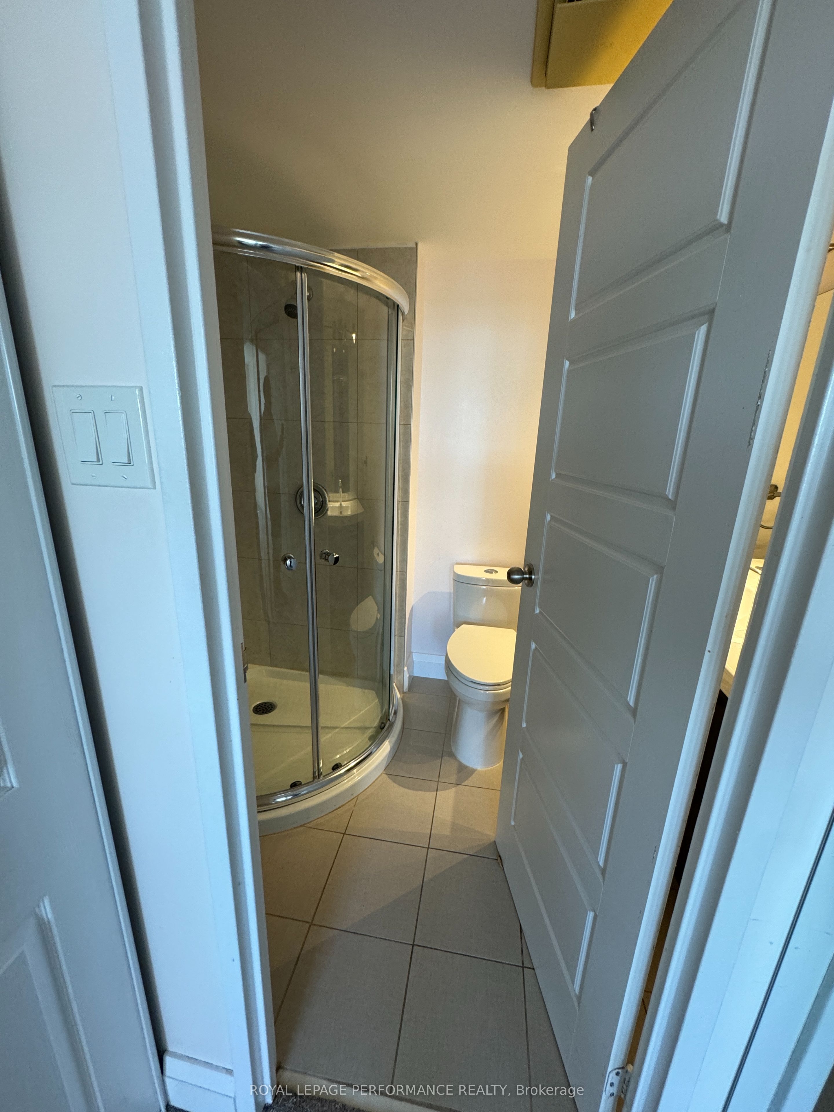 2760 Carousel Crescent 1209 Property Photo 16