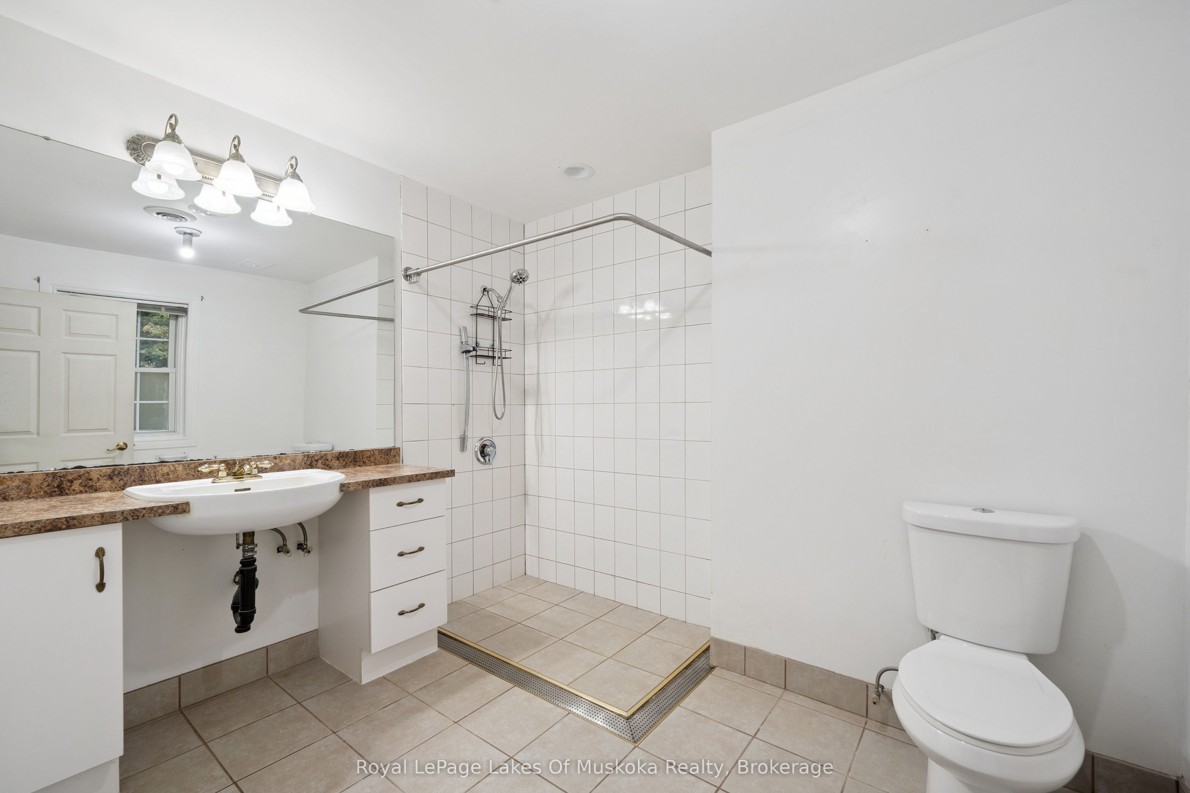 1181 Lone Pine Drive Property Photo 24